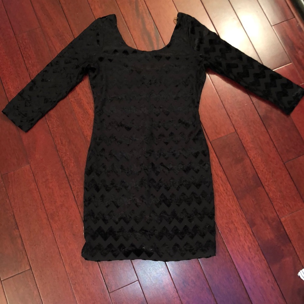 Black long sleeve velvet going out dress